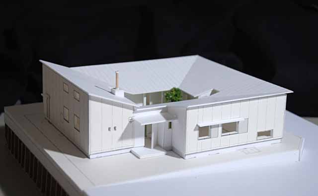 中庭の住宅１：模型写真3